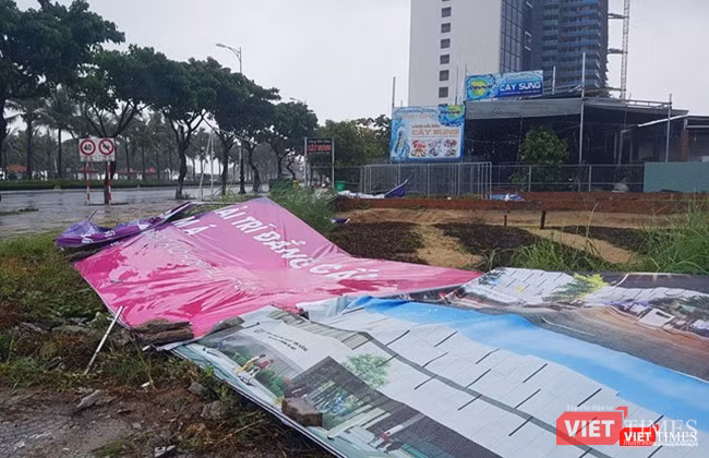 Mưa lớn kèm gió to đã quật ngã nhiều hạng mục phục vụ sự kiện Tuần lễ cấp cao APEC diễn ra tại Đà Nẵng vào đầu tháng 11 tới