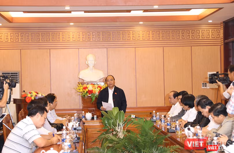 Tại buổi làm việc nhanh với địa phương, Thủ tướng Nguyễn Xuân Phúc ghi nhận nỗ lực của tỉnh Quảng Nam, TP Hội An, nhất là công tác cứu hộ, cứu nạn, bảo đảm lương thực, nước uống cho người dân và đảm bảo tổ chức tốt các sự kiện APEC tại địa phương
