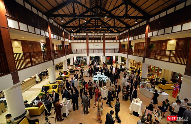 Trong không gian văn hoá Việt đặc sắc với trầu têm cánh phượng, hoa sen và tre nứa, đèn lồng Hội An, cùng những món ăn đặc sắc, đậm đà phong vị đã được ban tổ chức chuẩn bị công phu để thết đãi thực khách đến từ các nền kinh tế APEC trong đêm ABAC Culture