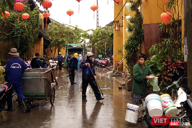 Hội An căng mình dọn rác sau lũ đón APEC ảnh 6