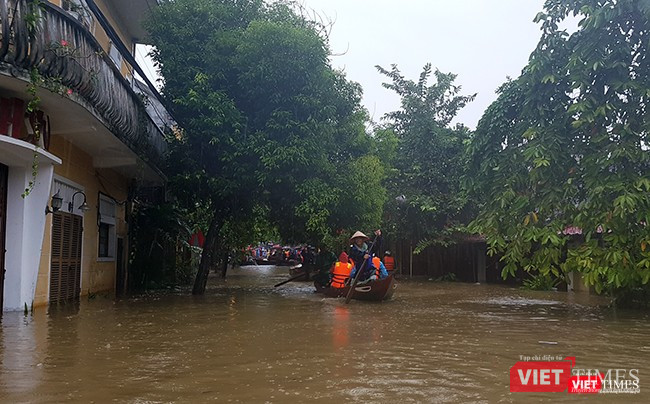 Lũ ngập phố cổ, Hội An sẵn sàng sơ tán dân khỏi vùng nguy hiểm ảnh 5
