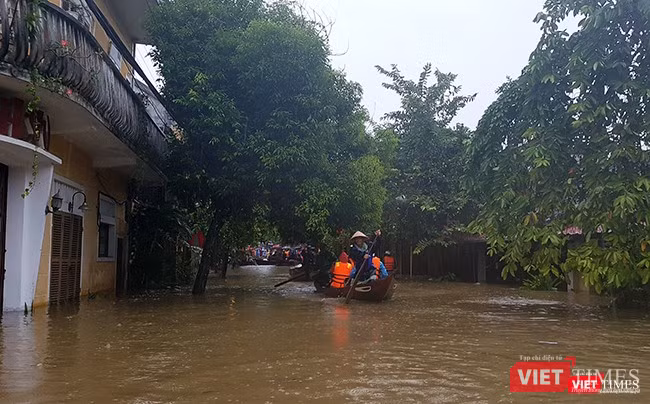 Lũ ngập phố cổ, Hội An sẵn sàng sơ tán dân khỏi vùng nguy hiểm ảnh 5