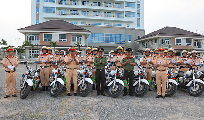 Lực lượng CSGT quyết tâm đảm bảo an toàn tuyệt đối cho Tuần lễ cấp cao APEC 2017 ảnh 11