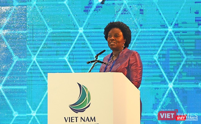 bà Victoria Kwakwa, Phó Chủ tịch Ngân hàng Thế giới khu vực Đông Á và Thái Bình Dương đánh giá cao những cải thiện gần đây của Việt Nam về môi trường đầu tư kinh doanh và trên nhiều lĩnh vực khác