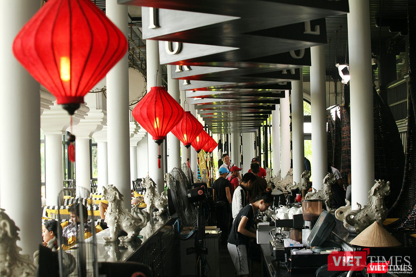 Hay khu Long Bar với những món coctail hấp dẫn