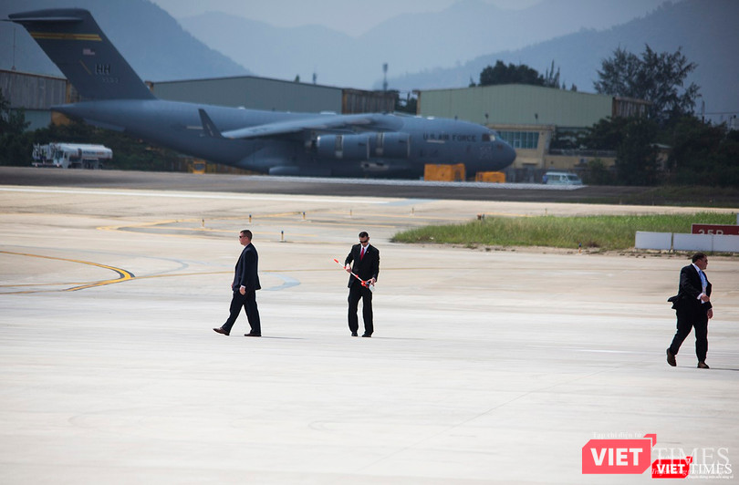 Chuyên cơ Tổng thống Mỹ hạ cánh xuống Đà Nẵng có gì khác biệt? ảnh 4