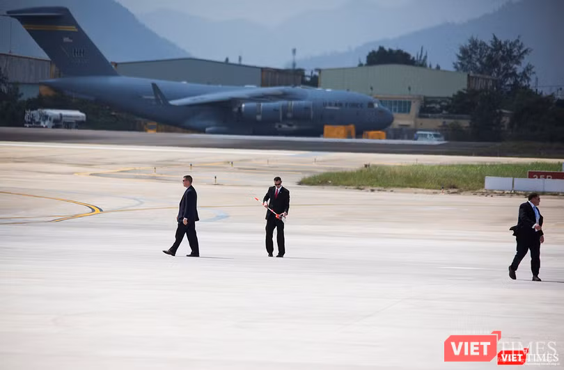 Chuyên cơ Tổng thống Mỹ hạ cánh xuống Đà Nẵng có gì khác biệt? ảnh 4