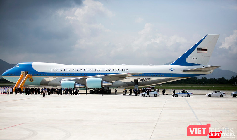 Chuyên cơ Tổng thống Mỹ hạ cánh xuống Đà Nẵng có gì khác biệt? ảnh 23
