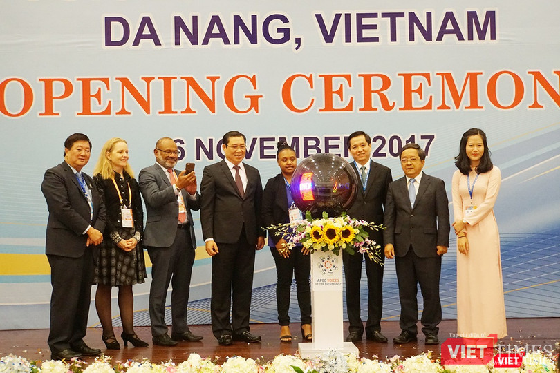 Chủ tịch UBND TP Đà Nẵng Huỳnh Đức Thơ tại Diễn đàn tiếng nói thanh niên APEC