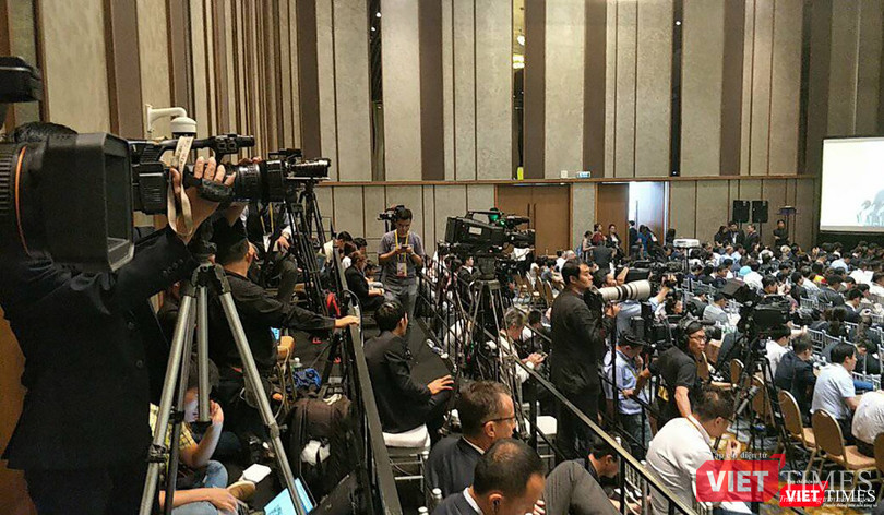 Đà Nẵng đã vinh dự đón chào các nhà lãnh đạo của 21 nền kinh tế thành viên APEC cùng khoảng 11.000 đại biểu, trong đó có lãnh đạo các tập đoàn hàng đầu khu vực và thế giới, gần 3.000 phóng viên trong nước và quốc tế. Sự kiện trọng đại này đã đánh dấu bước ngoặt quan trọng về mọi mặt của TP Đà Nẵng đồng thời mở ra thời cơ mới đầy triển vọng cho sự phát triển.