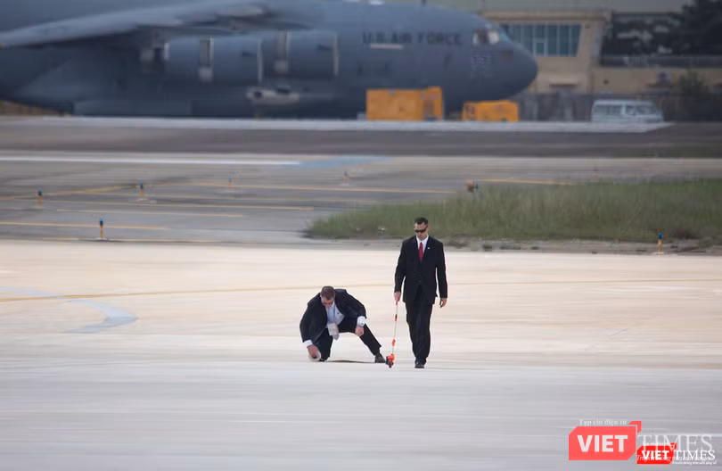 Chuyên cơ Tổng thống Mỹ hạ cánh xuống Đà Nẵng có gì khác biệt? ảnh 5