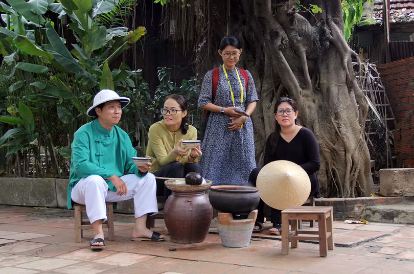 Đoàn phu nhân lãnh đạo APEC dạo phố cổ Hội An ảnh 15