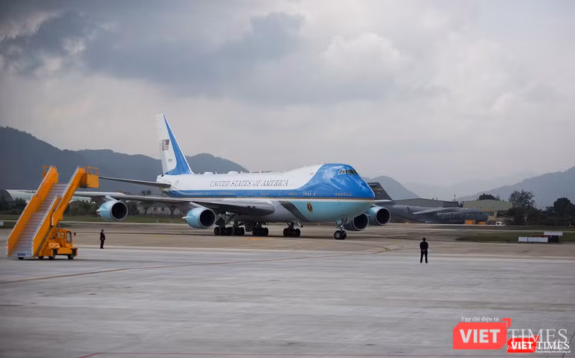 Chuyên cơ Tổng thống Mỹ hạ cánh xuống Đà Nẵng có gì khác biệt? ảnh 22