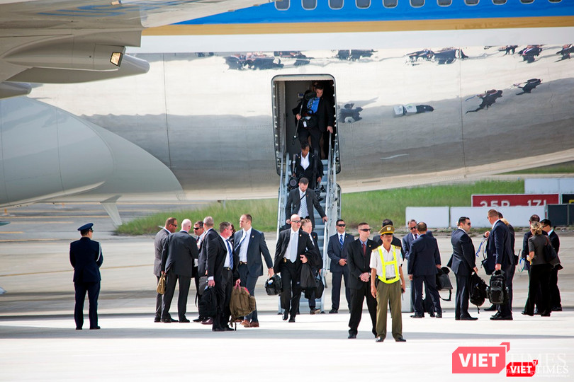 Chuyên cơ Tổng thống Mỹ hạ cánh xuống Đà Nẵng có gì khác biệt? ảnh 25