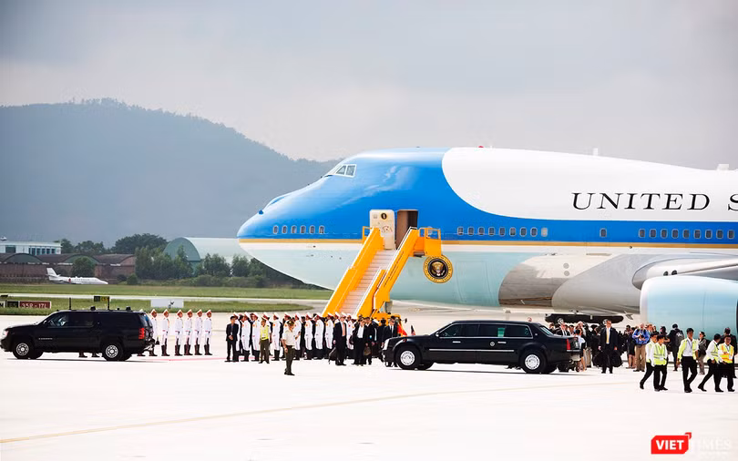 Không giống như việc hạ cánh của các chuyên cơ chở nguyên thủ khác đến Đà Nẵng, chuyên cơ Air Force One của Tổng thống Mỹ có nhiều điều thú vị khi hạ cánh xuống sân bay Đà nẵng