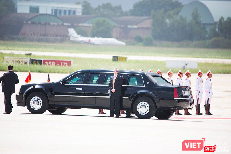 Cadilac One luôn được gác bởi 4 mật vụ ở xung quanh