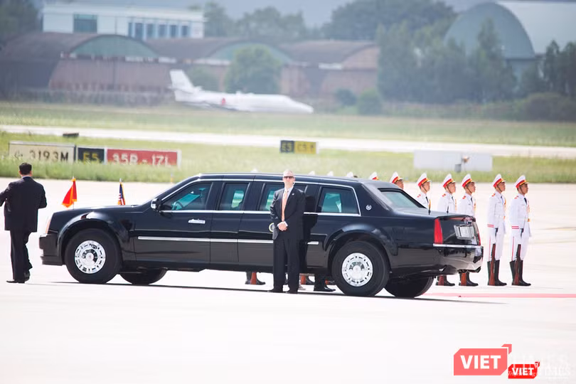 Cadilac One luôn được gác bởi 4 mật vụ ở xung quanh