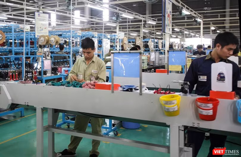 Công nhân ngành cơ khí với tỷ lệ có việc làm sau ra trường cao đang làm việc tại phân xưởng lắp ráp ô tô