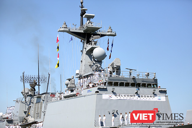 Hệ thống radar và thiết bị điện tử quân sự tối tân