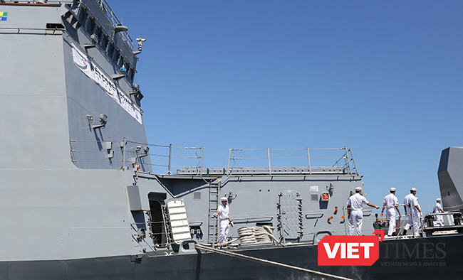 Hệ thống ống phóng tên lửa hành trình gồm 8 tổ hợp 4 ống phóng đặt phía trước