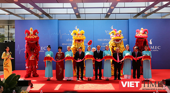 Lãnh đạo Bộ Y tế, Tập đoàn Vingroup và các cơ quan hữu quan chính thức cắt băng khánh thành Bệnh viện quốc tế Vinmec Đà Nẵng