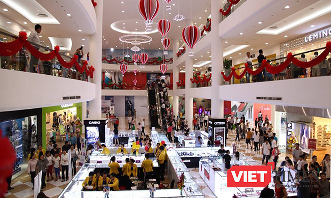 Mặc dù không ghi nhận thêm nguồn cung mới, nhưng thị trường bán lẻ tại TP.HCM sôi động nhờ cơn lốc thời trang nhanh đổ bộ