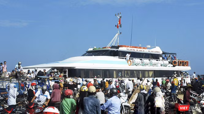 Từ ngày 9/3, Quảng Ngãi tạm dừng cấp phép cho du khách ra vào đảo Lý Sơn 