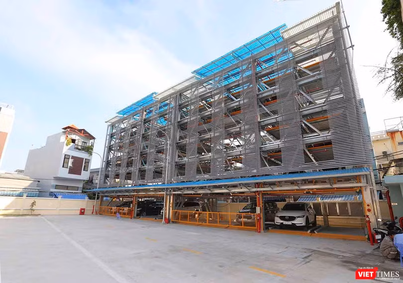 Bãi đỗ xe tô tô thông minh đầu tiên ở Đà Nẵng tại địa chỉ 255 Phan Châu Trinh (quận Hải Châu, TP Đà Nẵng)