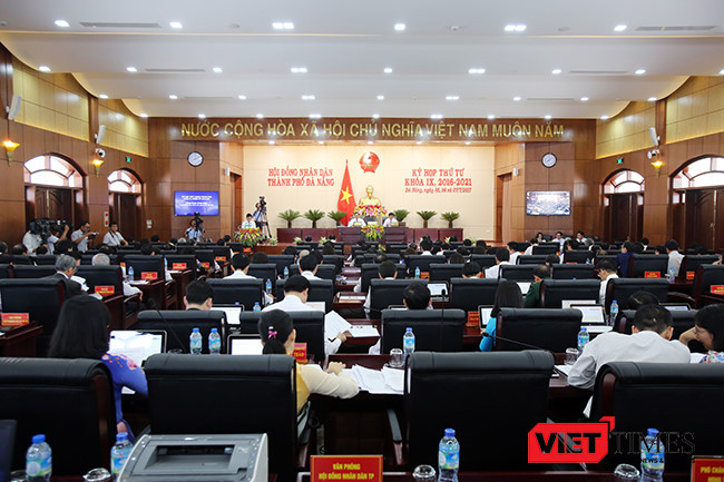 tại kỳ họp thứ 4, HĐND TP Đà Nẵng khóa IX, nhiệm kỳ 2016-2021, các đại biểu tham dự Kỳ họp đã biểu quyết thông qua nghị quyết miễn nhiệm chức danh Phó chủ tịch UBND TP.Đà Nẵng đối với ông Đặng Việt Dũng với tỉ lệ 100%.