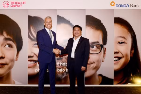 Công ty bảo hiểm nhân thọ AIA Việt Nam và Ngân hàng Đông Á vừa chính thức bắt tay hợp tác nhằm mang lại dịch vụ tài chính ưu việt cho khách hàng Việt Nam.