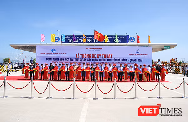 Sáng 2/8, Bộ GTVT và Tổng công ty Đầu tư phát triển đường cao tốc Việt Nam (VEC) chính thức tổ chức thông xe kỹ thuật và đưa vào khai thác tạm đoạn tuyến Túy Loan (Đà Nẵng)-Tam Kỳ (Quảng Nam) thuộc Dự án xây dựng đường cao tốc Đà Nẵng-Quảng Ngãi.