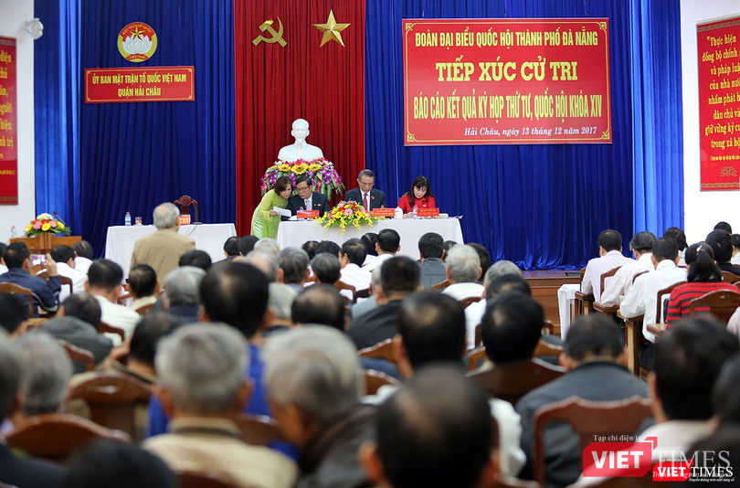 Sáng 12/12, trong chương trình làm việc báo cáo kết quả kỳ họp thứ 4, Quốc hội khóa 14 của Đoàn đại biểu Quốc hội TP Đà Nẵng