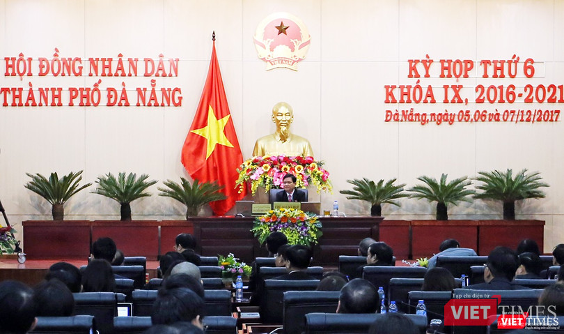 Theo Bí thư Thành ủy Đà Nẵng, Kỳ họp thứ 6, HĐND TP Đà Nẵng khóa IX là kỳ họp chưa từng có trong lịch sử khi Phó Chủ tịch HĐND một mình đứng 