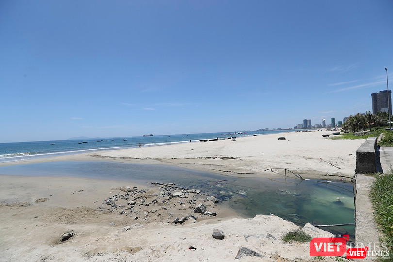 Suốt chục năm nay, những cố xả này vẫn vô tư xả nước thải ra biển