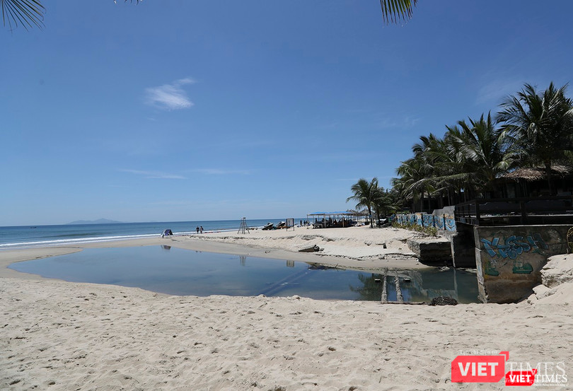 Và cứ vậy, nước thải đổ ra biển