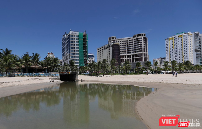 Theo thống kê, trên địa bàn quận Ngũ Hành Sơn có 8 cửa xả nước ra biển