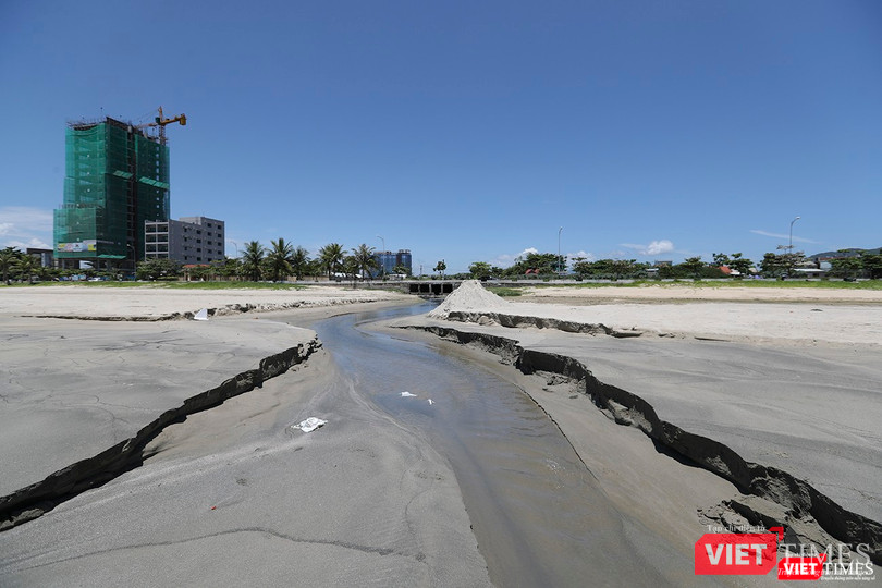 Nước thải bốc mùi hàng ngày vẫn chảy ra biển