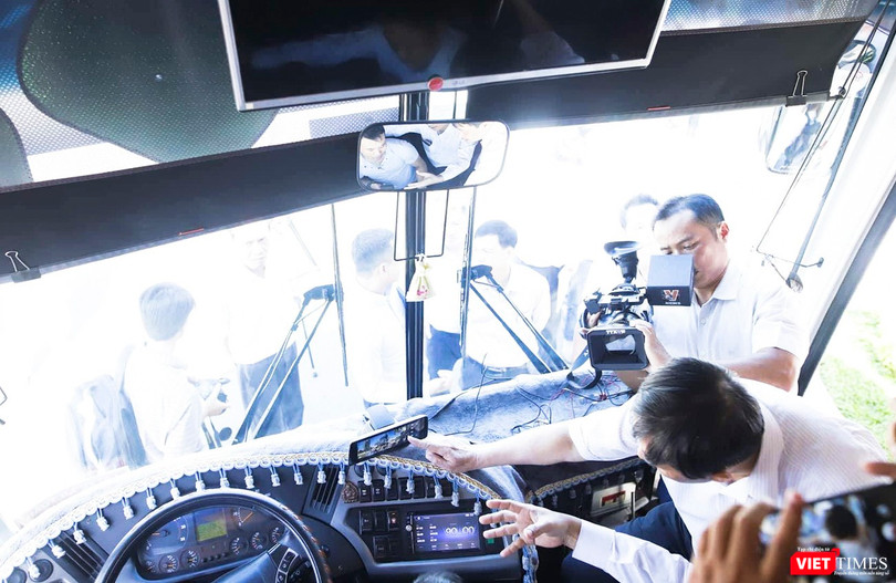 Sở Du lịch TP Đà Nẵng phối hợp với Sở GTVT TP cùng các doanh nghiệp du lịch, lữ hành tổ chức buổi Lễ ký kết lắp đặt camera trên xe du lịch.