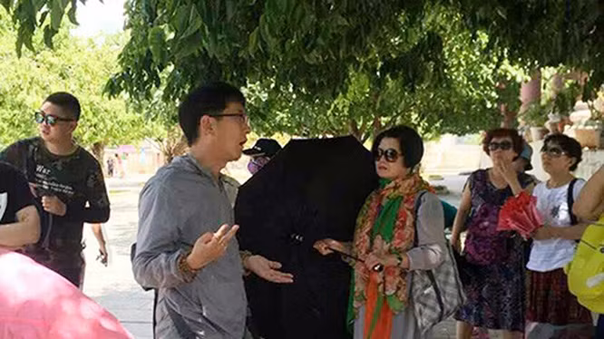 Tình trạng người nước ngoài nhập cảnh đến Đà Nẵng để làm hướng dẫn viên chui, tổ chức đánh bạc qua internet, lừa đảo,... đang là bài toán nan giải cho địa phương