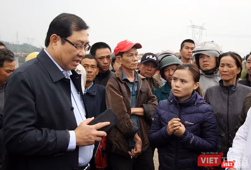 Ông Huỳnh Đức Thơ, Chủ tịch UBND TP Đà Nẵng có mặt ngay tại hiện trường để chỉ đạo khắc phục hậu quả