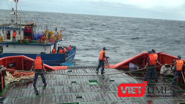 Tàu cá vỏ thép, bỏ mạng trên biển, ngư dân, Bình Định, BĐ 99939TS, sóng đánh chìm, VietTimes