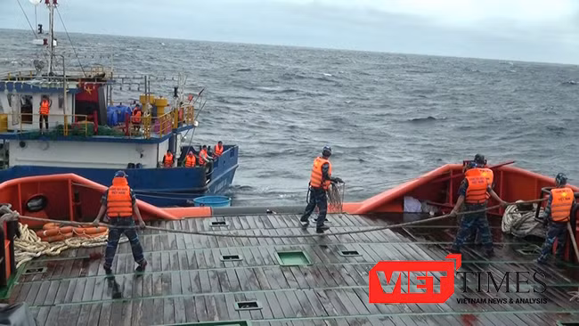 Tàu cá vỏ thép, bỏ mạng trên biển, ngư dân, Bình Định, BĐ 99939TS, sóng đánh chìm, VietTimes