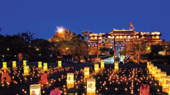 Đại Nội (Huế) trong đêm lễ hội