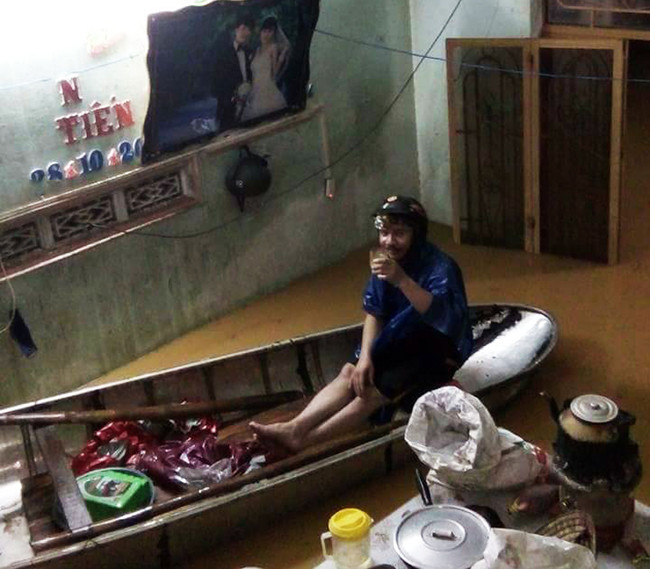 Thắt lòng, bức ảnh, rốn lũ, Bình Định, thiệt hại, mưa lũ, ngập chìm, VietTimes