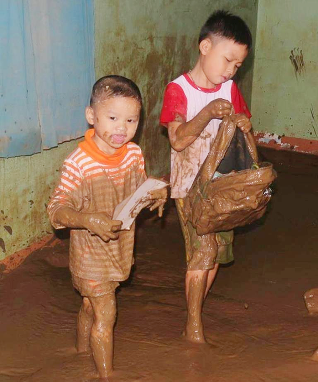 Thắt lòng, bức ảnh, rốn lũ, Bình Định, thiệt hại, mưa lũ, ngập chìm, VietTimes