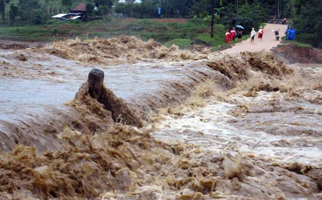 Thắt lòng, bức ảnh, rốn lũ, Bình Định, thiệt hại, mưa lũ, ngập chìm, VietTimes