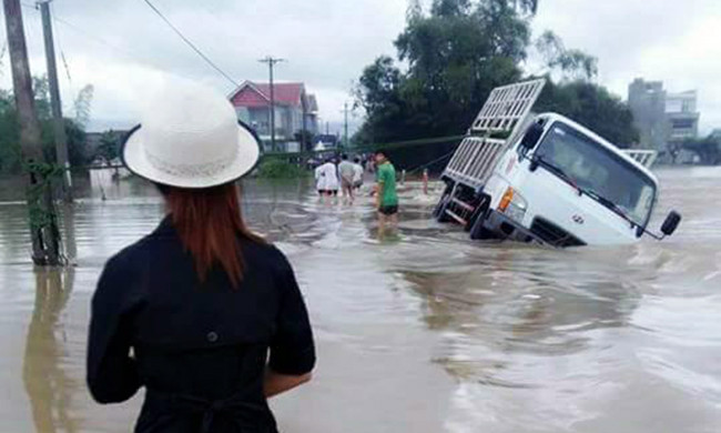 Thắt lòng, bức ảnh, rốn lũ, Bình Định, thiệt hại, mưa lũ, ngập chìm, VietTimes