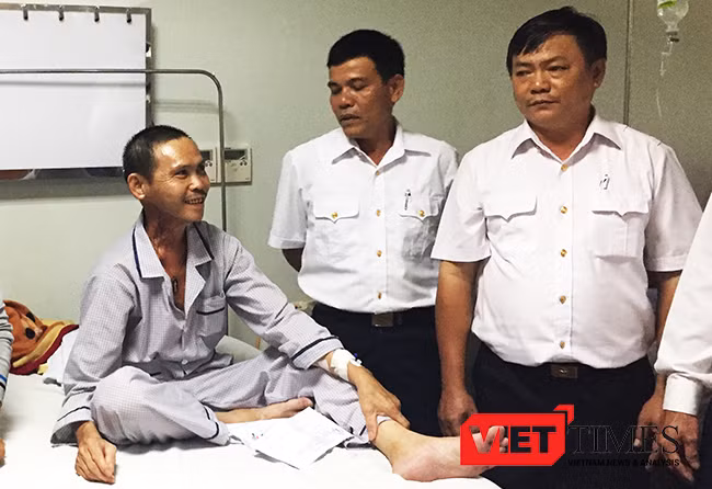 Nụ cười hiếm hoi của người cựu binh Gạc Ma Dương Văn Dũng khi được bên đồng đội