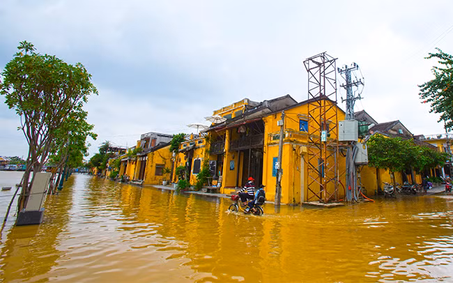 Chớm lũ, Hội An đủ đẹp để mê hoặc du khách