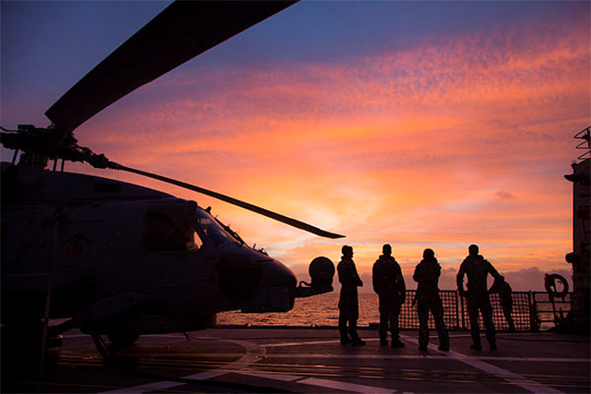 Hải quân Australia, khu trục, HMAS WARRAMUNGA,Hải quân Hoàng gia, Cảng quân sự Cam Ranh, tên lửa hành trình, VietTimes